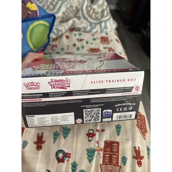 Pokemon TCG: White Flare Elite Trainer Box - SV: White Flare - Picture 3 of 4